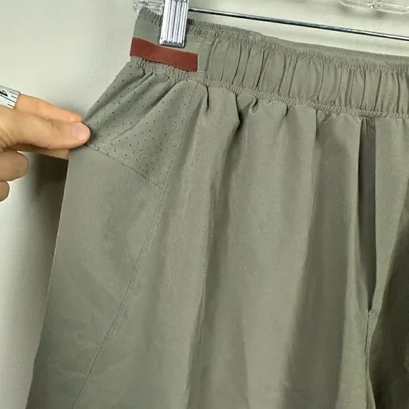 Lululemon men’s surge running athletic shorts medium - Picture 3 of 8